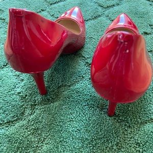 NWOT Jessica Simpson Cassani Pointed Toe Pumps in Red Muse Patent. Sz 10M